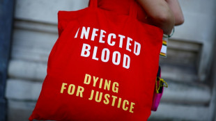 Sang contaminé au Royaume-Uni: des excuses officielles après des décennies de dissimulation