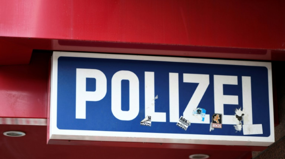 Hunderte Polizeianschl&uuml;sse blockiert: Durchsuchungen bei f&uuml;nf jungen Verd&auml;chtigen