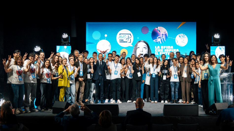 Concorso Mad for Science, 8 scuole si sfidano a colpi di scienza