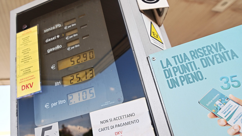 Prezzo petrolio in calo, Wti scende sotto i 100 dollari
