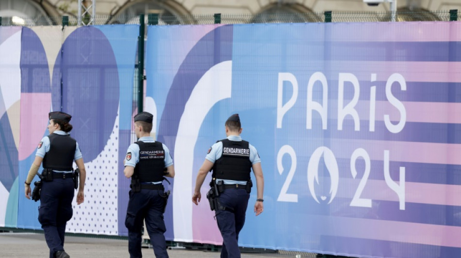 Centro de Paris tem seguran&ccedil;a refor&ccedil;ada com chegada dos primeiros atletas &agrave; Vila Ol&iacute;mpica