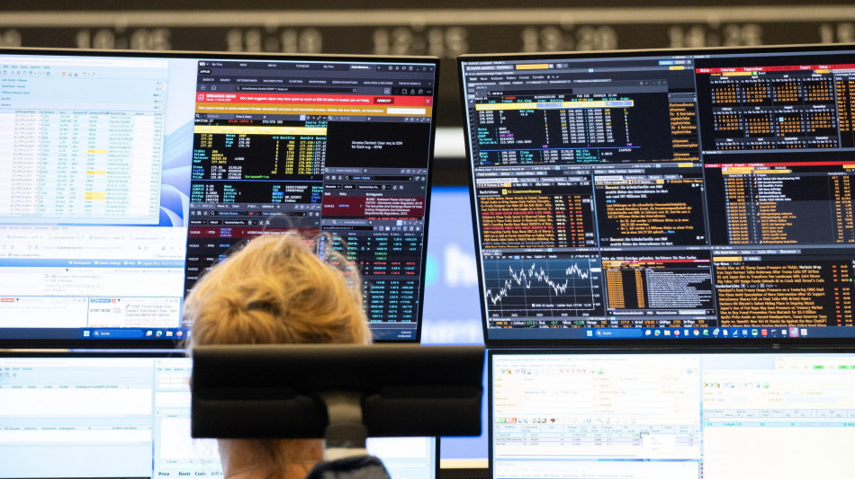 Borsa: l'Europa avanti piano in attesa della Fed, Milano +0,5%