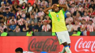 Derrotada pelo Paraguai, Sele&ccedil;&atilde;o segue sem conseguir encontrar rumo