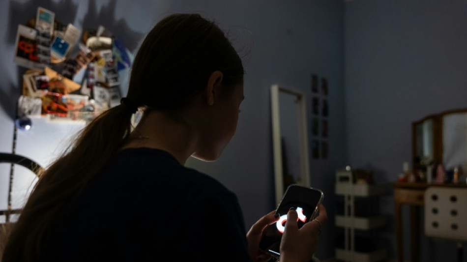 La rebeli&oacute;n de un grupo de padres contra los celulares inspira al gobierno espa&ntilde;ol