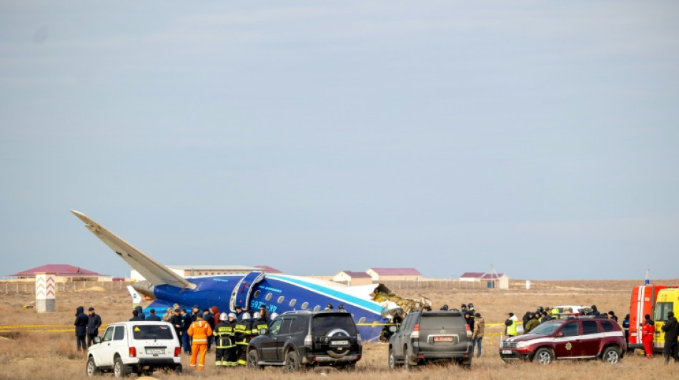 Avi&atilde;o fabricado pela Embraer cai no Cazaquist&atilde;o: 32 sobreviventes e temor de 35 mortes