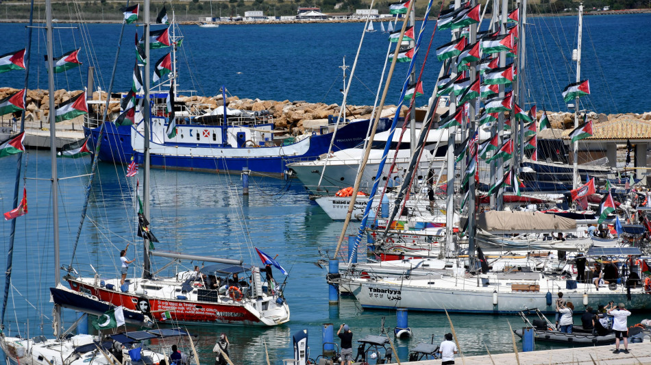 Media, sbarcati a Creta gli attivisti della Flotilla intercettati da Israele