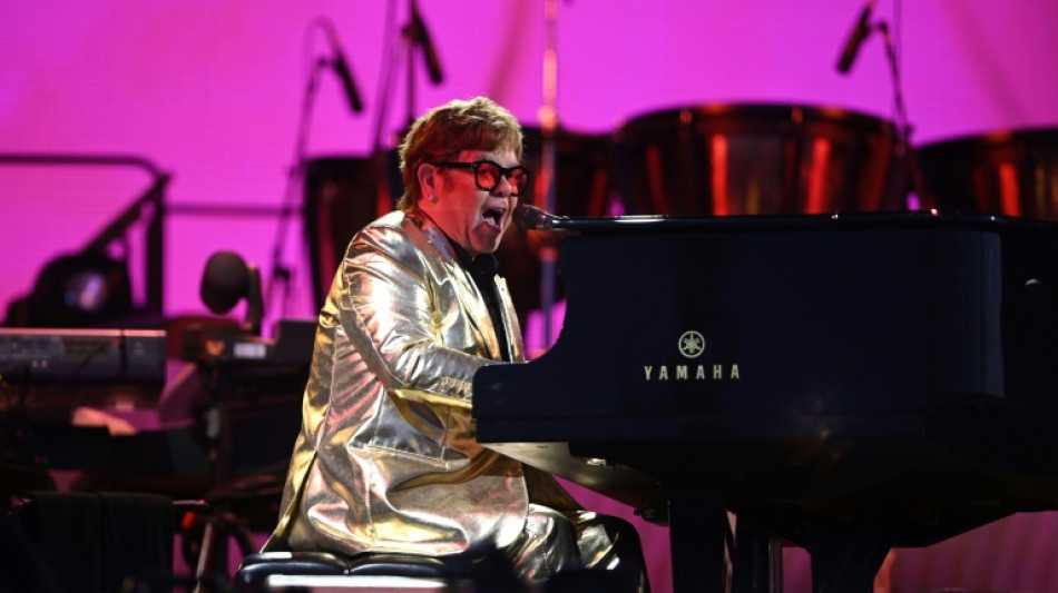 Elton John critica el plan "criminal" del gobierno británico sobre los derechos de autor e IA