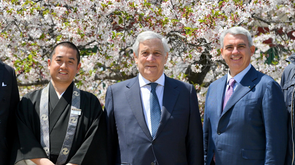 Tajani svela a Osaka la torcia di Milano-Cortina 2026
