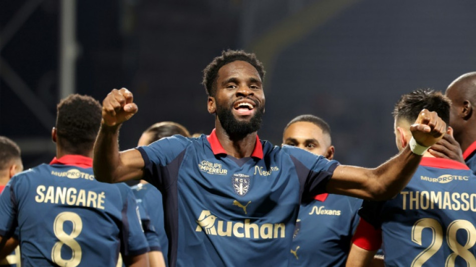 Lens vence Nice e terminará 2025 na liderança do Francês, à frente do PSG