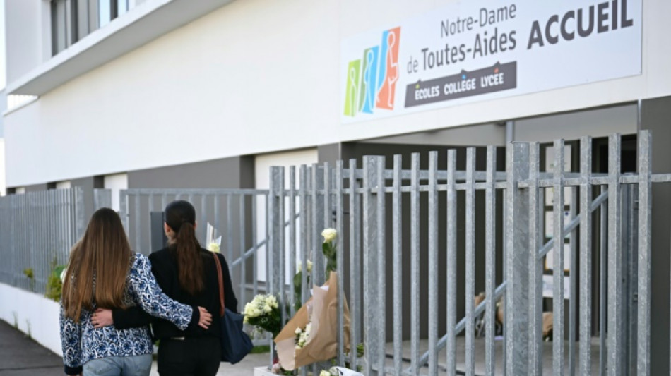 El&egrave;ve tu&eacute;e &agrave; Nantes: &eacute;motion et incompr&eacute;hension au lyc&eacute;e au lendemain du drame