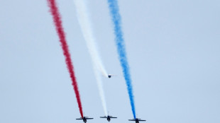 D&eacute;fil&eacute; du 14 juillet dans une France h&ocirc;te des JO et en crise politique