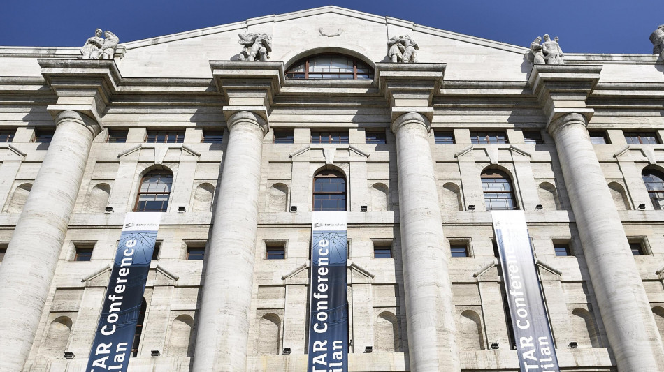 Borsa: Milano debole a met&agrave; seduta (-0,3%), gi&ugrave; Iveco e Leonardo