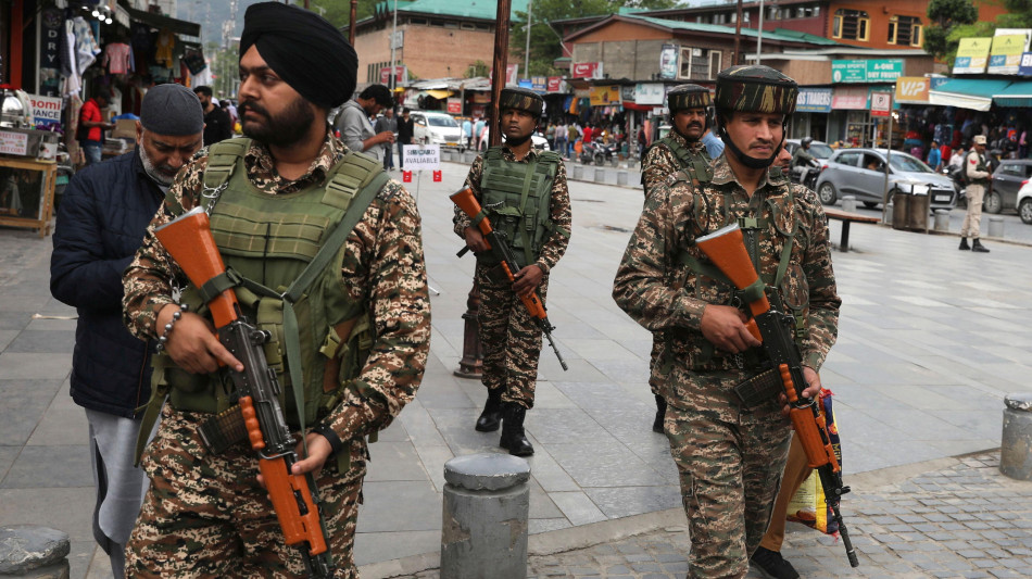 Decima notte di scontri India-Pakistan nel Kashmir