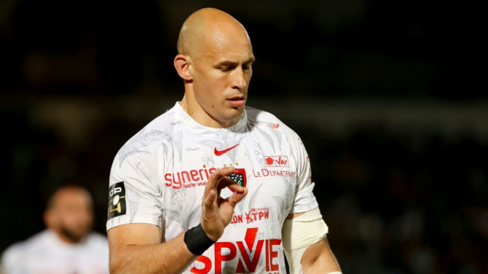 Italian great Parisse delays retirement with World Cup in mind