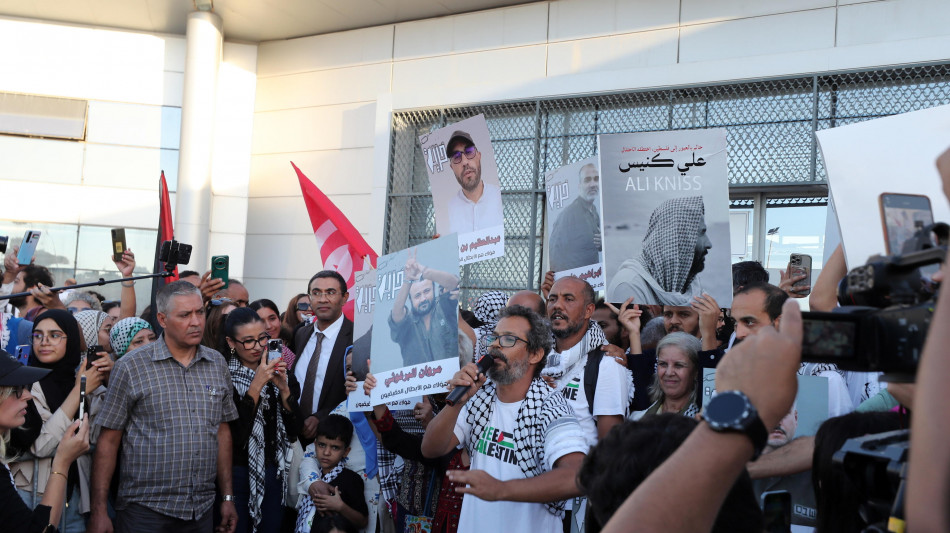 Tunisia, societ&agrave; civile in piazza per liberazione attivisti della Flotilla Soumoud