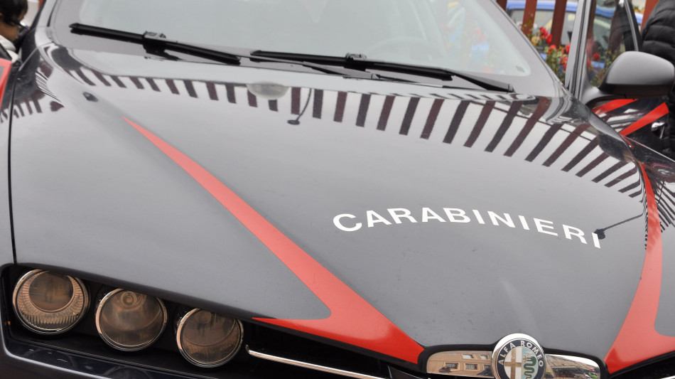 ++ Uccide a coltellate una coppia di vicini e si suicida ++