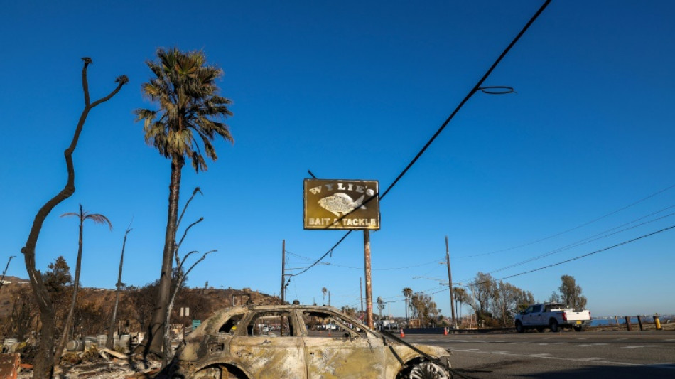 Evacuados por los incendios de Los &Aacute;ngeles no podr&aacute;n regresar hasta dentro de una semana