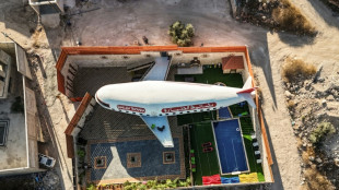 Un avion en béton, substitut au voyage pour les Palestiniens privés d'aéroport