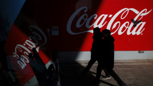 Stocks diverge with eyes on earnings, trade talks