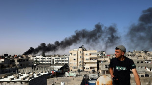 Israel bombardeia Gaza e mais de 100.000 pessoas abandonam Rafah