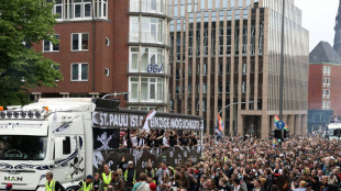 Zehntausende feiern die Aufstiegshelden in St. Pauli und Kiel