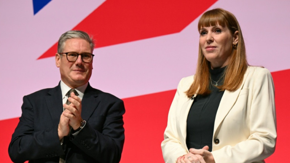 Dimite la n&uacute;mero dos del gobierno laborista brit&aacute;nico tras una pol&eacute;mica fiscal