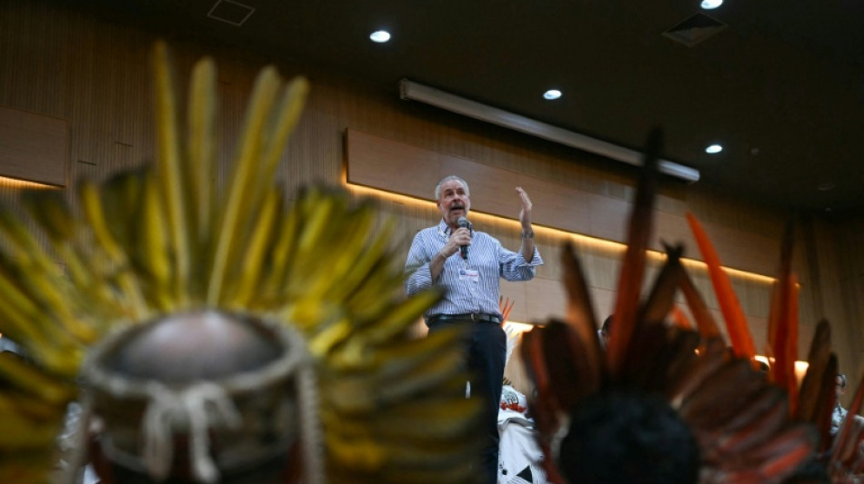 Milhares marcham em Belém para 'pressionar' negociadores da COP30