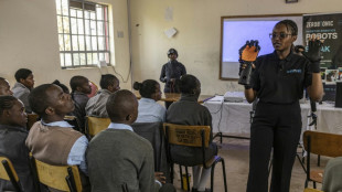 Cr&eacute;&eacute; par une start-up k&eacute;nyane, un bras robotis&eacute; signe pour aider les &eacute;l&egrave;ves sourds &agrave; apprendre