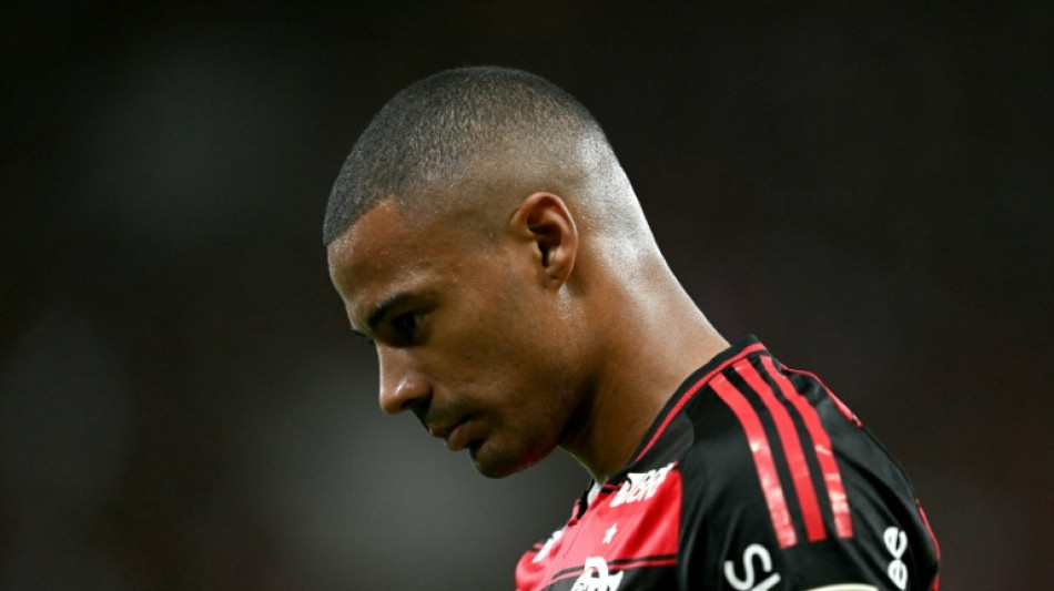 De la Cruz volta a sentir dores e segue como d&uacute;vida no Flamengo para Copa de Clubes