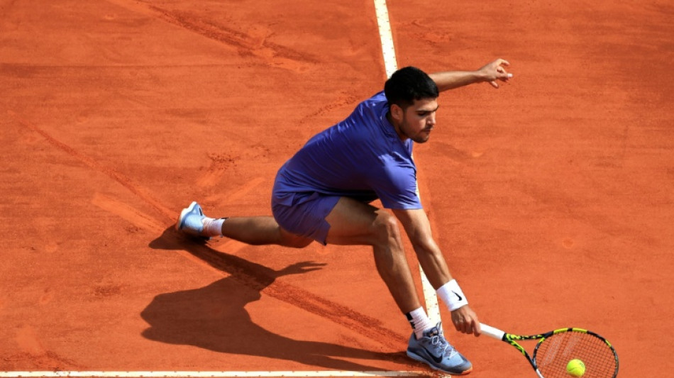 Alcaraz into Barcelona semis as defending champion Ruud exits