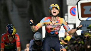 Wiebes claims Tour de France Femmes yellow jersey with opening stage win