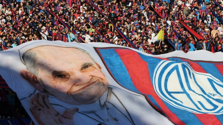 C&aacute;lido homenaje de San Lorenzo al papa Francisco, su hincha 'eterno'