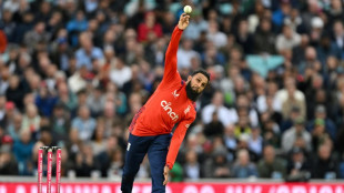 England hold Pakistan to 157 in fourth T20