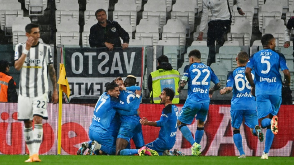 Napoli vence Juventus (1-0) nos acr&eacute;scimos e pode ser campe&atilde;o italiano na pr&oacute;xima rodada