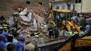 Geb&auml;udeeinsturz in Neu Delhi mit sechs Toten: Retter suchen weitere Versch&uuml;ttete