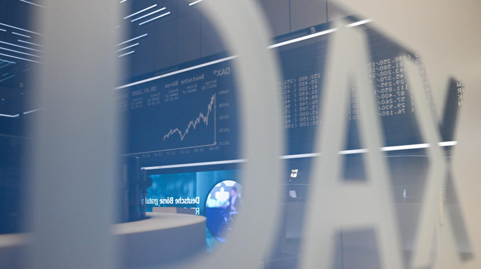 Borsa: l'Europa chiude senza direzione, Parigi +0,06%, Francoforte -0,46%