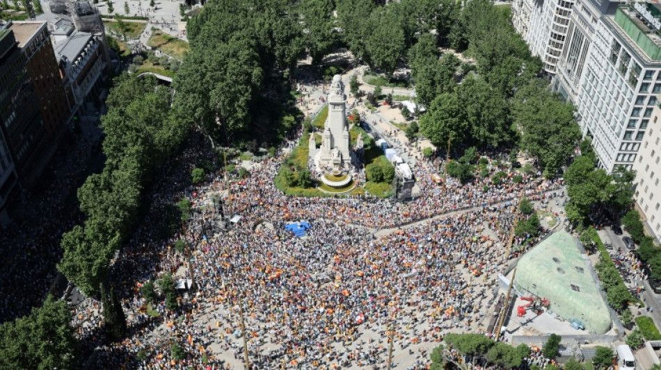 Zehntausende demonstrieren in Madrid gegen Spaniens Regierung