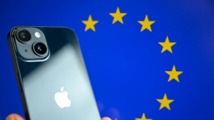 UE anuncia multas elevadas contra Apple e Meta em meio a tensões comerciais com EUA
