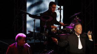 Julio Iglesias smentisce ritiro, 'sar&ograve; io stesso ad annunciarlo'