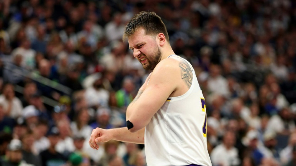 Play-offs NBA: les Lakers battus sur le fil &agrave; Minnesota et au bord de l'&eacute;limination au premier tour