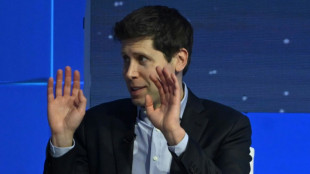 Investidores da OpenAI tentam reconduzir ex-diretor Sam Altman (m&iacute;dia)