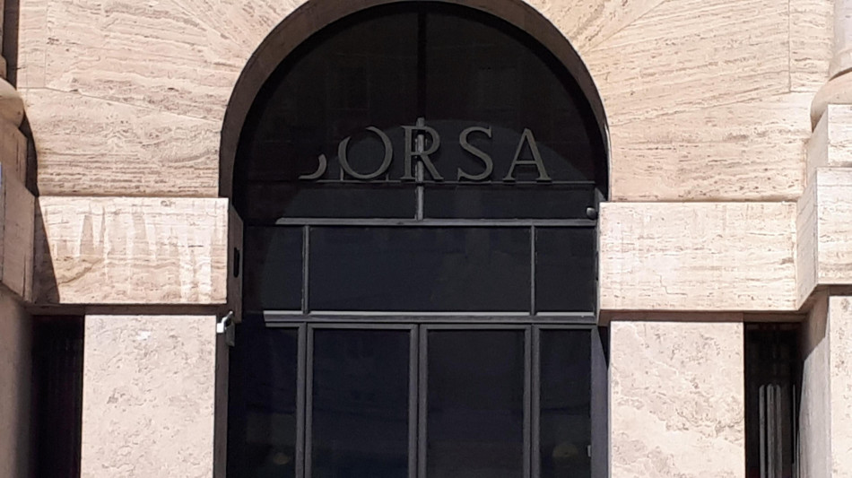 Borsa: Milano scivola con i timori sui dazi (-1,7%)