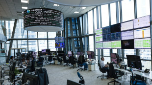 Borsa: l'Europa tiene il rialzo, Milano +0,56% con Tim