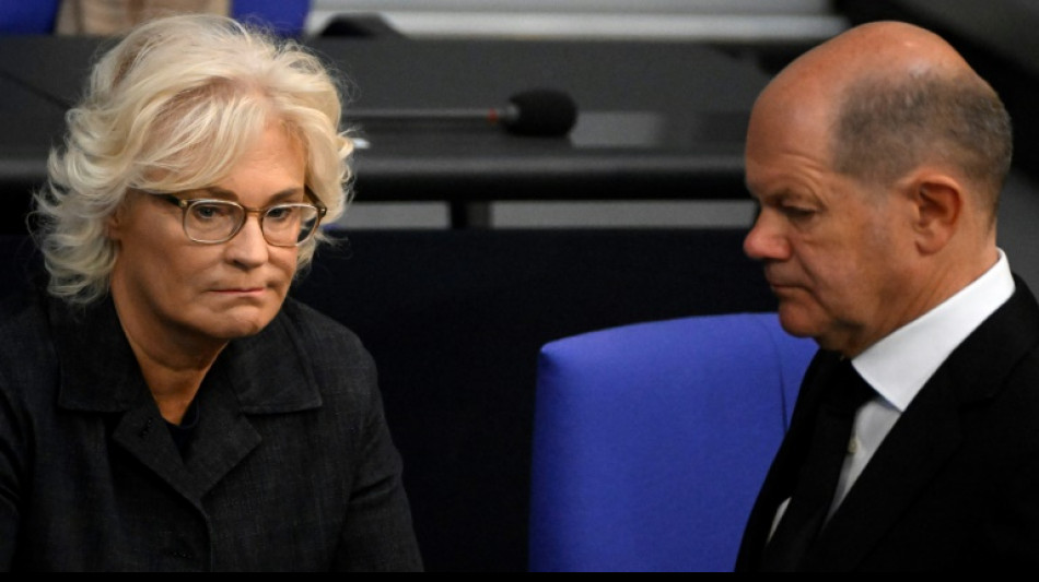 K&uuml;nftige Leitung des Verteidigungsministeriums zun&auml;chst weiter offen