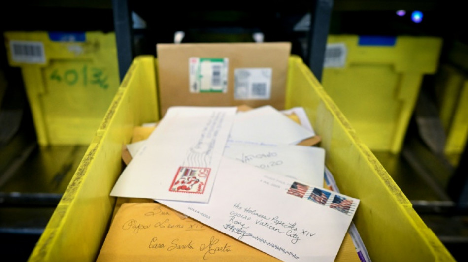 Cartas, mensagens de apoio e pelúcias: a correspondência semanal do papa