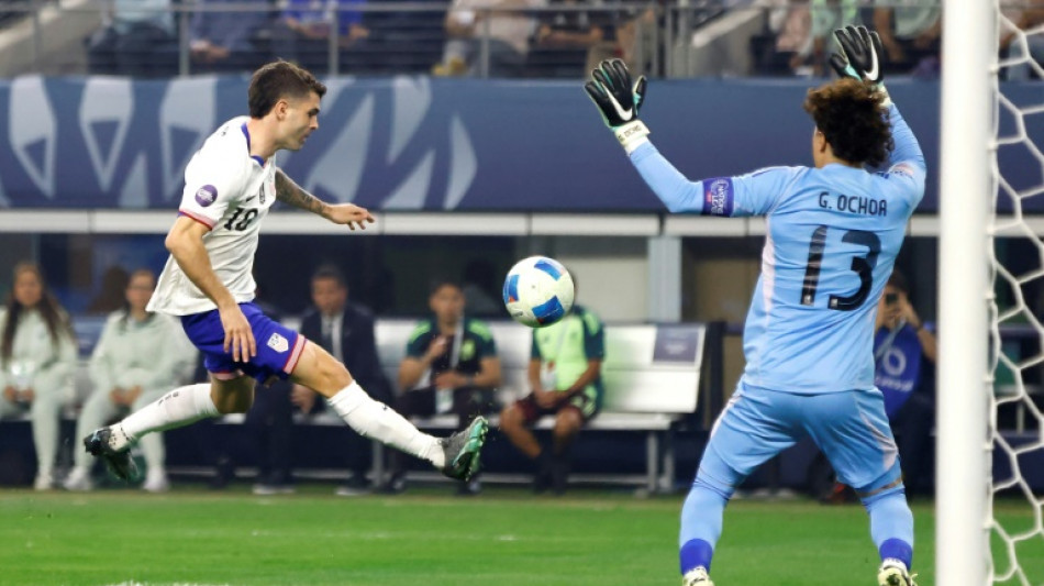 Sele&ccedil;&otilde;es de M&eacute;xico e EUA enfrentam d&uacute;vidas a um ano da Copa do Mundo