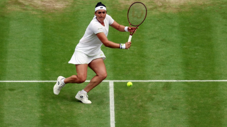 Wimbledon: Jabeur bat la tenante du titre Rybakina et rejoint Sabalenka en demi-finales