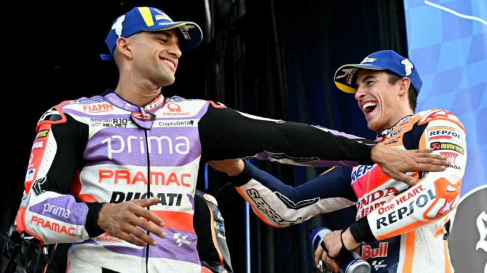 Jorge Mart&iacute;n gana el esprint en Valencia y se jugar&aacute; el t&iacute;tulo el domingo
