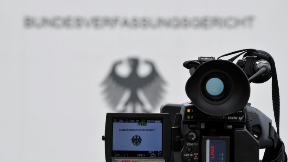 Urteile zu Vaterschaft und BKA: Karlsruhe verl&auml;ngert &Uuml;bergangsfristen