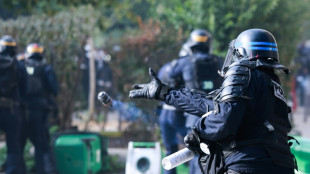 French PM denies police ordered to confront student protesters